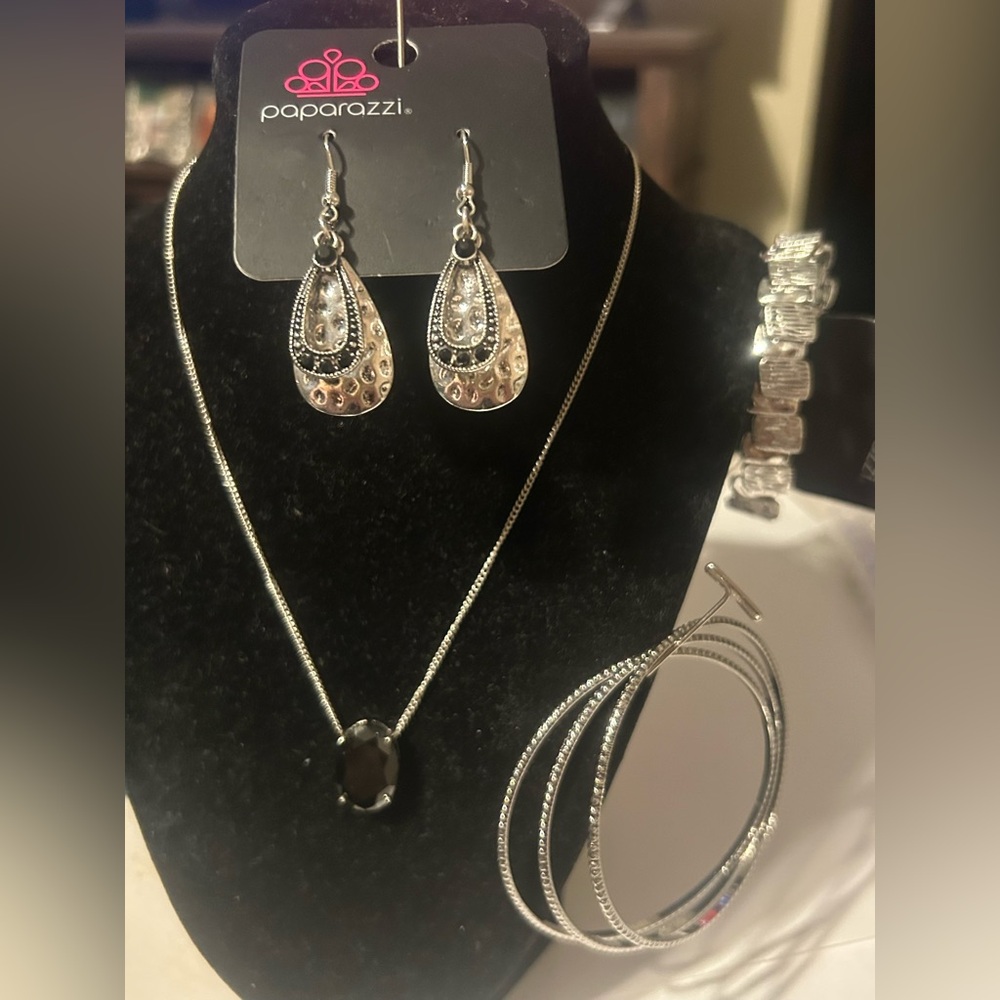 Paparazzi Silver and Black Jewelry Set